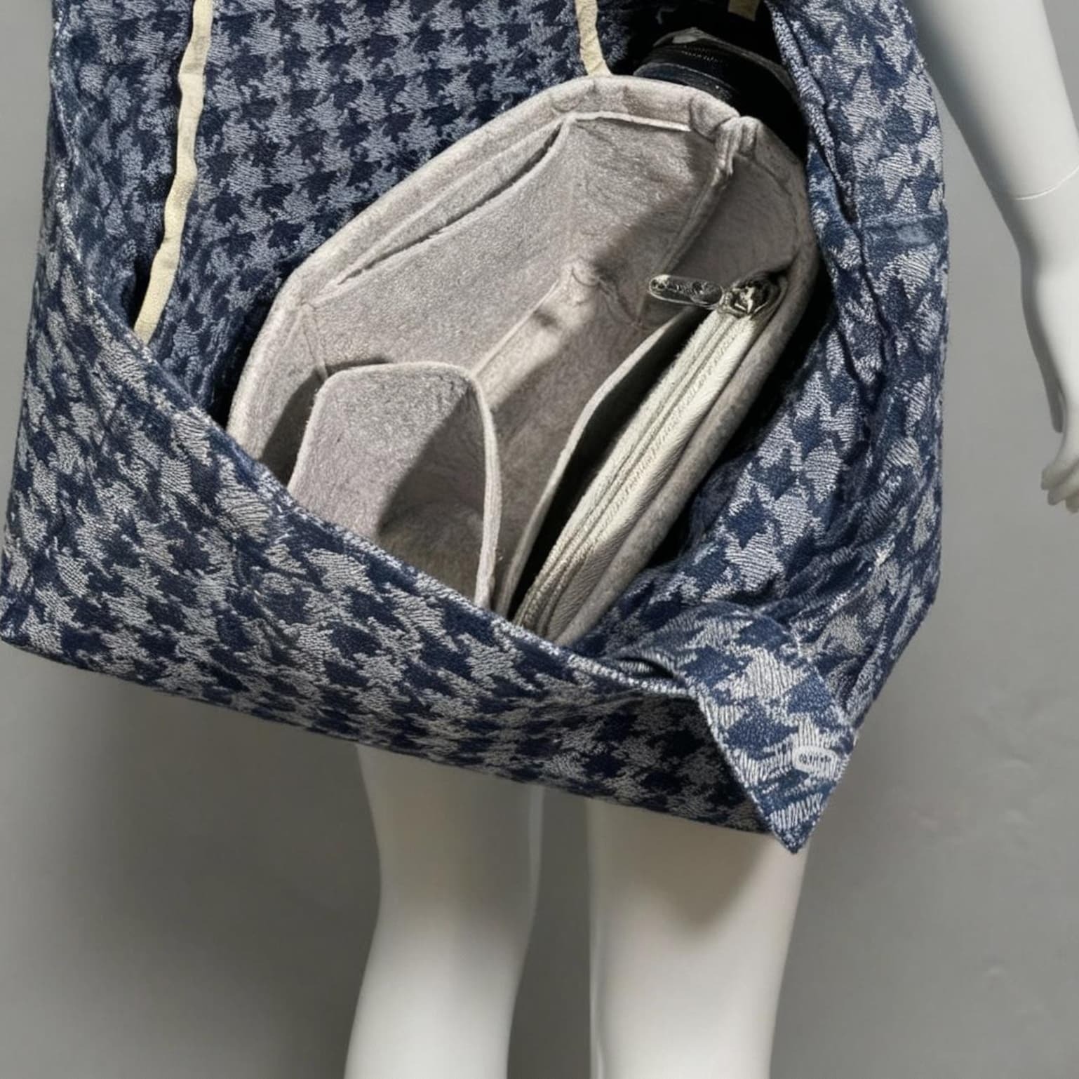 Blue Ita Shoulder Bag with Clear Window and Included Insert for Plushies and Pins Blue Ita Shoulder Bag with Clear Window and Included Insert for Plushies and Pins