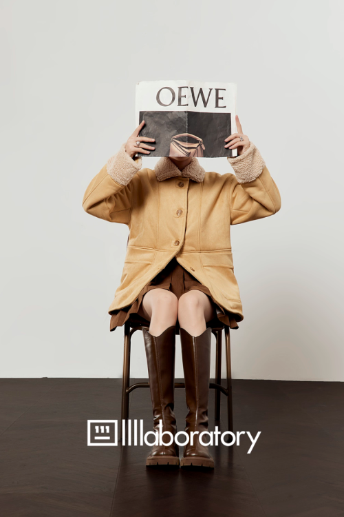 Boa Collar Jacket / Brown Pleated Skirt