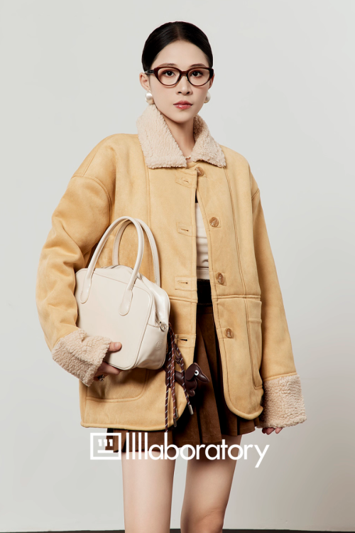 Boa Collar Jacket / Brown Pleated Skirt