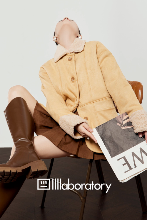 Boa Collar Jacket / Brown Pleated Skirt
