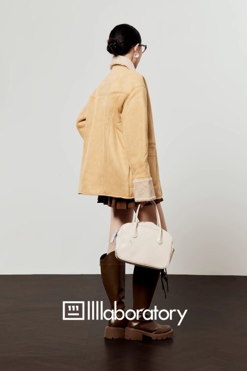 Boa Collar Jacket / Brown Pleated Skirt
