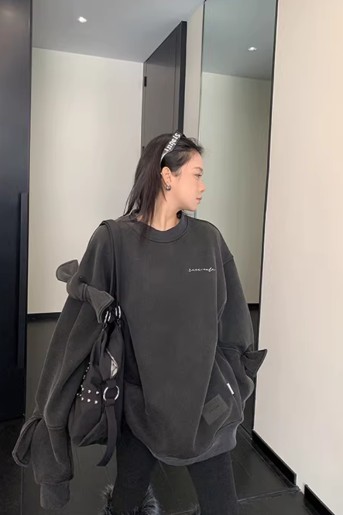 Bowknot Design Round Neck Sweatshirt