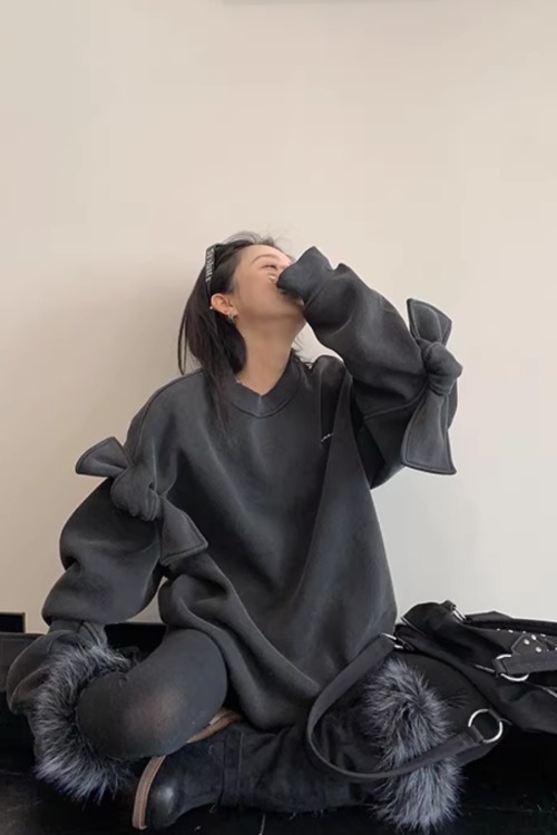 Bowknot Design Round Neck Sweatshirt