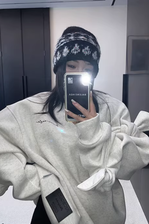 Bowknot Design Round Neck Sweatshirt