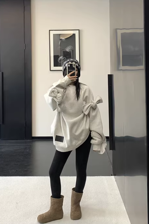 Bowknot Design Round Neck Sweatshirt