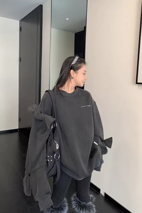 Bowknot Design Round Neck Sweatshirt