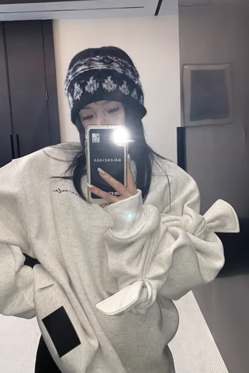 Bowknot Design Round Neck Sweatshirt