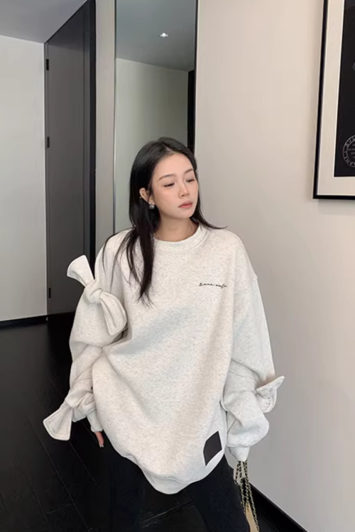 Bowknot Design Round Neck Sweatshirt
