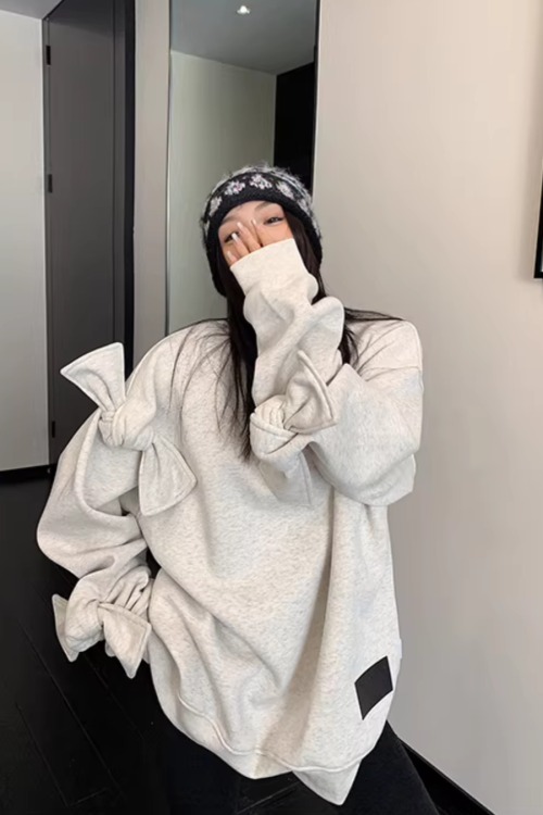 Bowknot Design Round Neck Sweatshirt