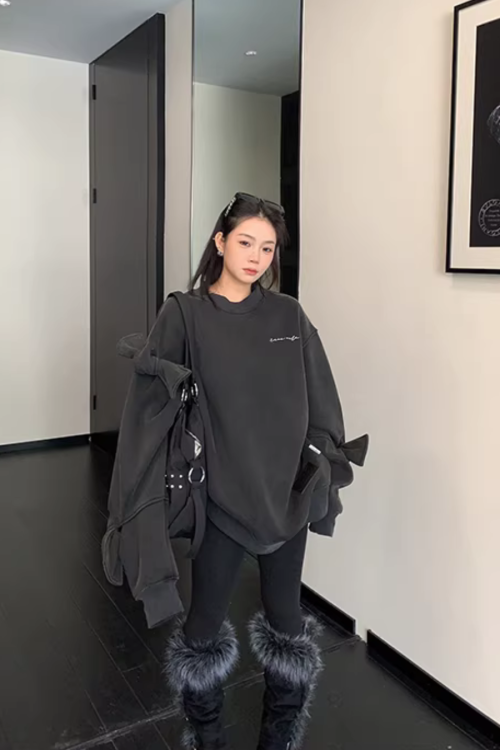 Bowknot Design Round Neck Sweatshirt