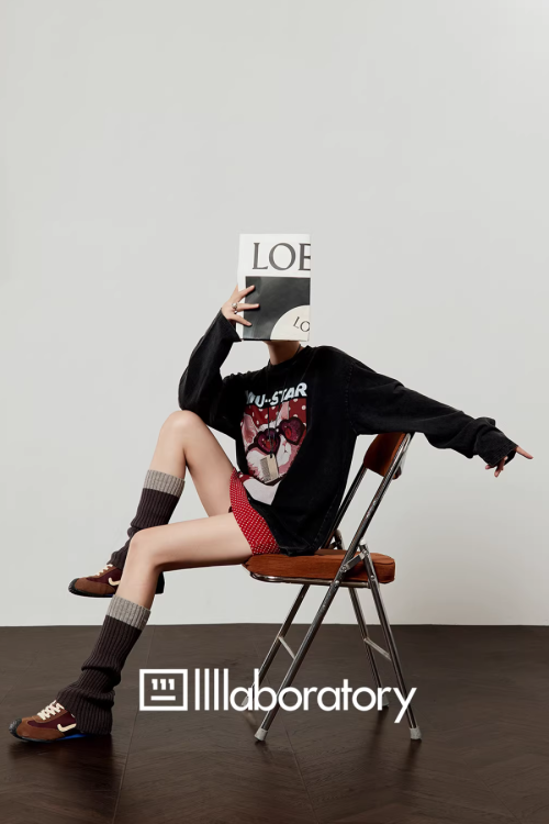 Cat Print Long Sleeve T-shirt / Polka Dot Mini Skirt