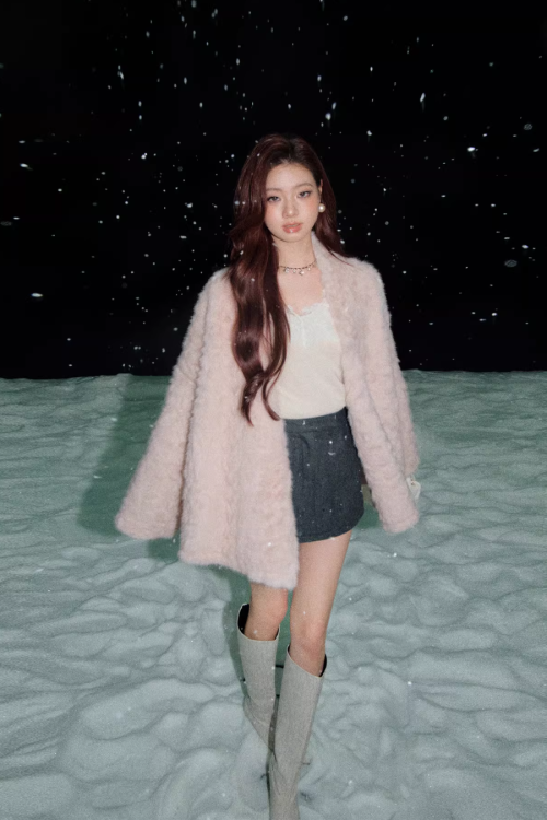 Collarless Fur Coat / Mini Skirt