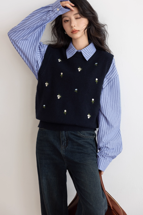 College Style Embroidered Knit Vest