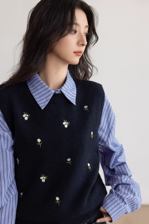 College Style Embroidered Knit Vest