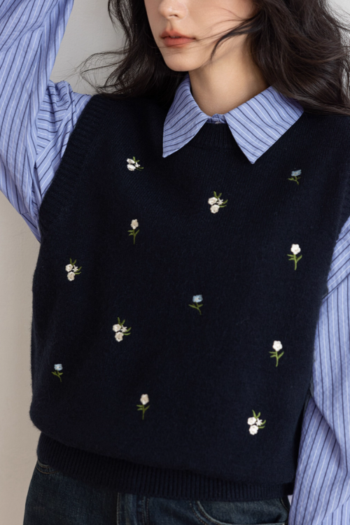 College Style Embroidered Knit Vest