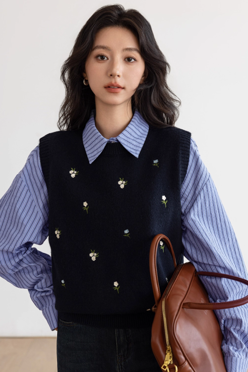 College Style Embroidered Knit Vest