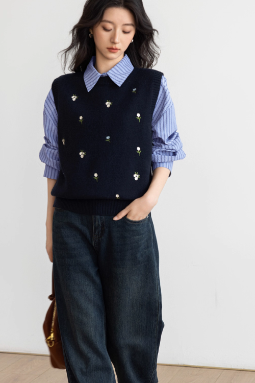 College Style Embroidered Knit Vest