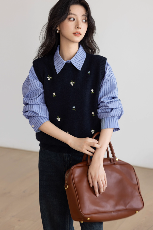 College Style Embroidered Knit Vest