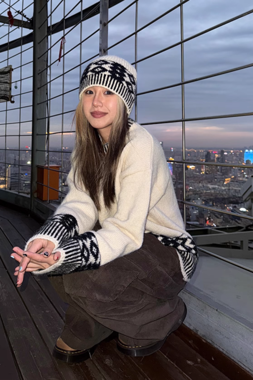 Crew Neck Jacquard Knit