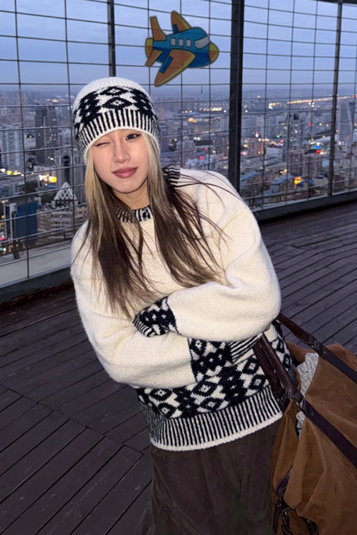 Crew Neck Jacquard Knit