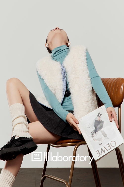 Fluffy Fur Vest / Pleated Skirt