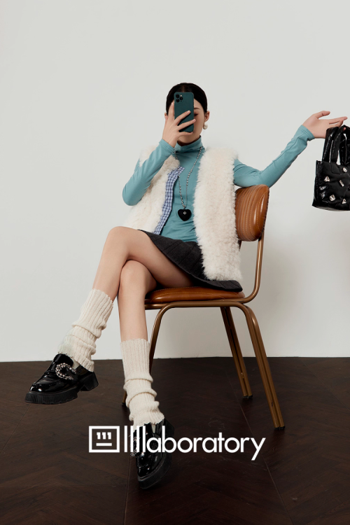 Fluffy Fur Vest / Pleated Skirt