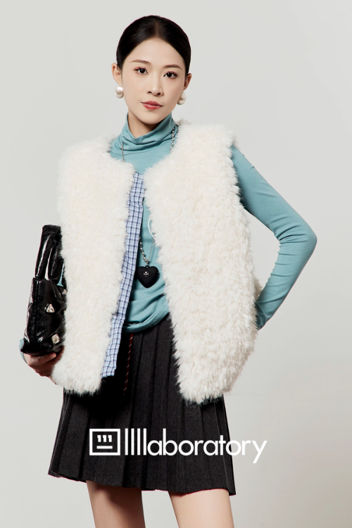 Fluffy Fur Vest / Pleated Skirt