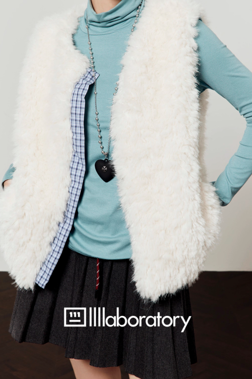 Fluffy Fur Vest / Pleated Skirt