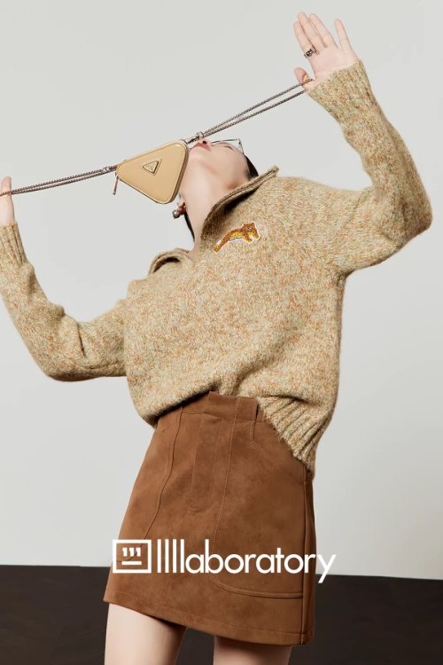 Half-Zip Casual Knit / A-Line Mini Skirt