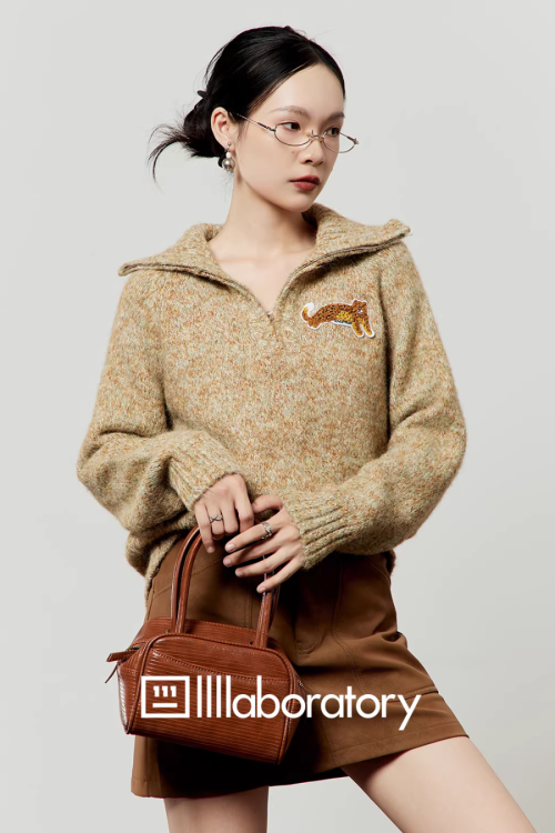 Half-Zip Casual Knit / A-Line Mini Skirt