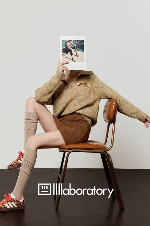 Half-Zip Casual Knit / A-Line Mini Skirt