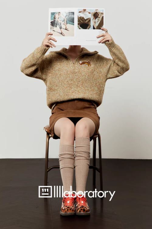 Half-Zip Casual Knit / A-Line Mini Skirt