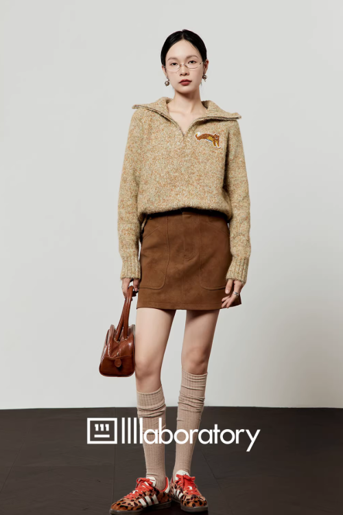 Half-Zip Casual Knit / A-Line Mini Skirt