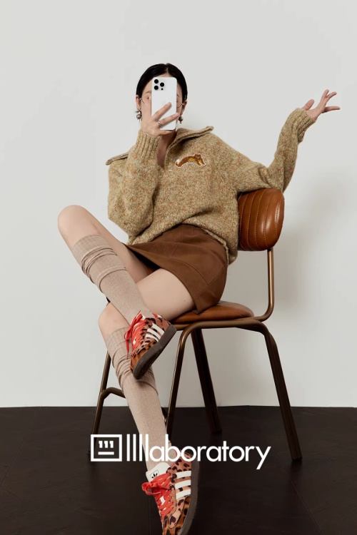 Half-Zip Casual Knit / A-Line Mini Skirt