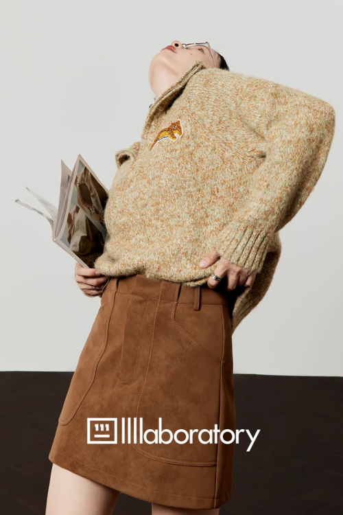 Half-Zip Casual Knit / A-Line Mini Skirt