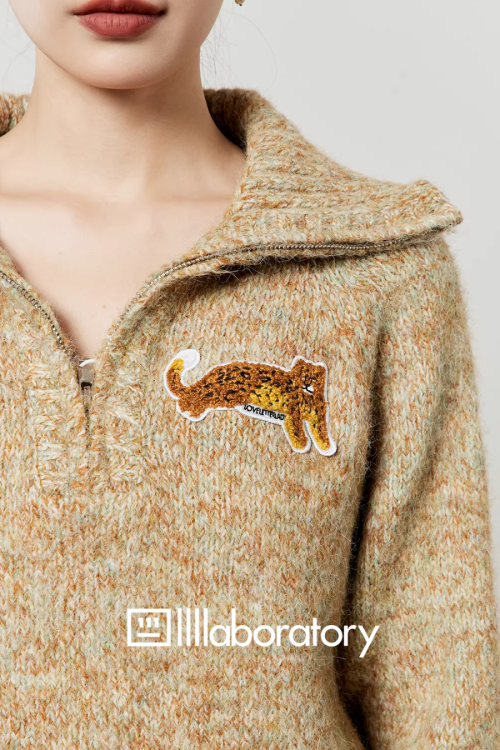 Half-Zip Casual Knit / A-Line Mini Skirt