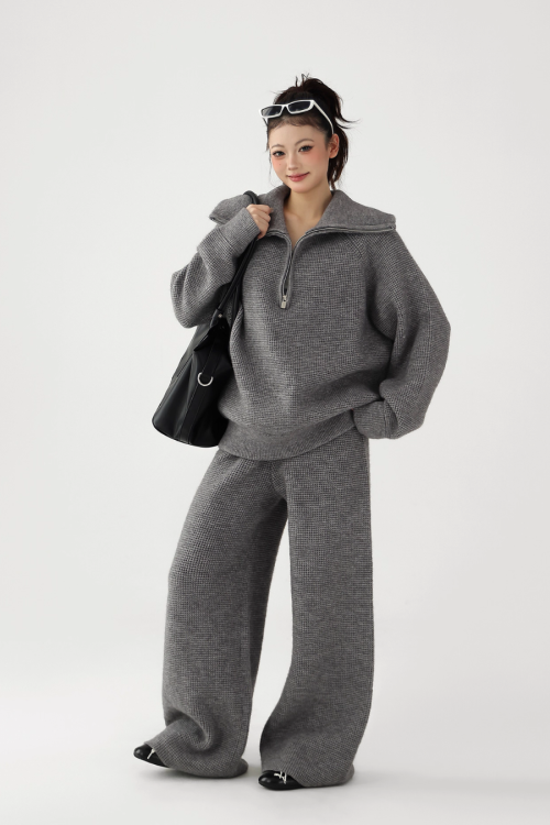 Half-Zip Knit Top / Loose Wide Pants