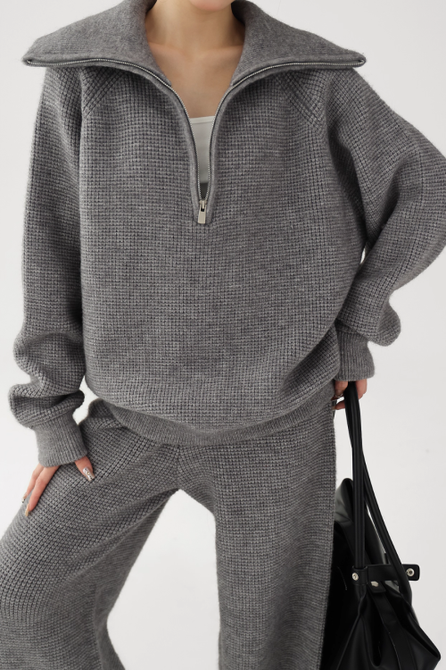Half-Zip Knit Top / Loose Wide Pants