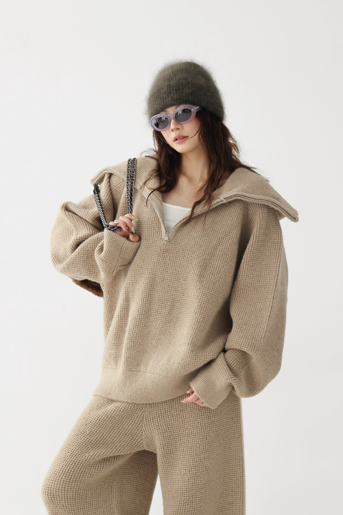 Half-Zip Knit Top / Loose Wide Pants