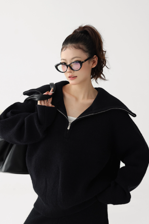 Half-Zip Knit Top / Loose Wide Pants