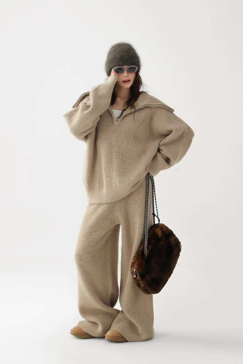 Half-Zip Knit Top / Loose Wide Pants