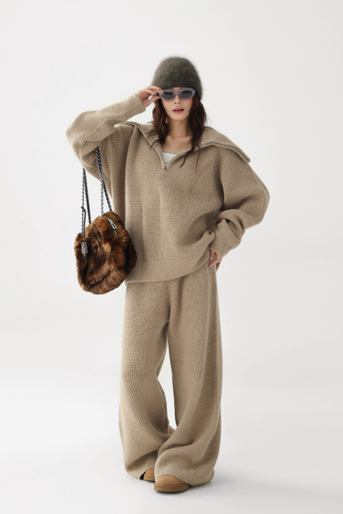 Half-Zip Knit Top / Loose Wide Pants