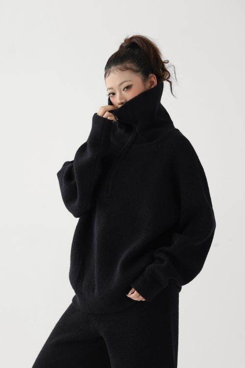 Half-Zip Knit Top / Loose Wide Pants