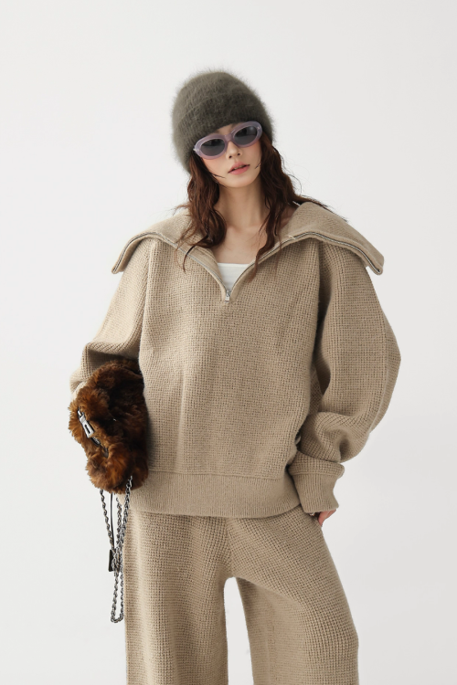 Half-Zip Knit Top / Loose Wide Pants