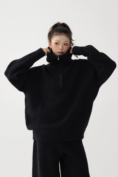 Half-Zip Knit Top / Loose Wide Pants