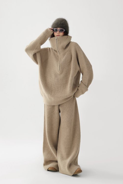 Half-Zip Knit Top / Loose Wide Pants