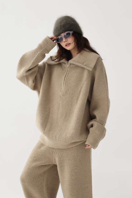 Half-Zip Knit Top / Loose Wide Pants