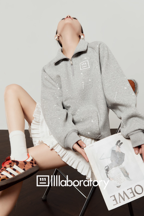 Half-Zip Sweat Top / Lace Mini Skirt