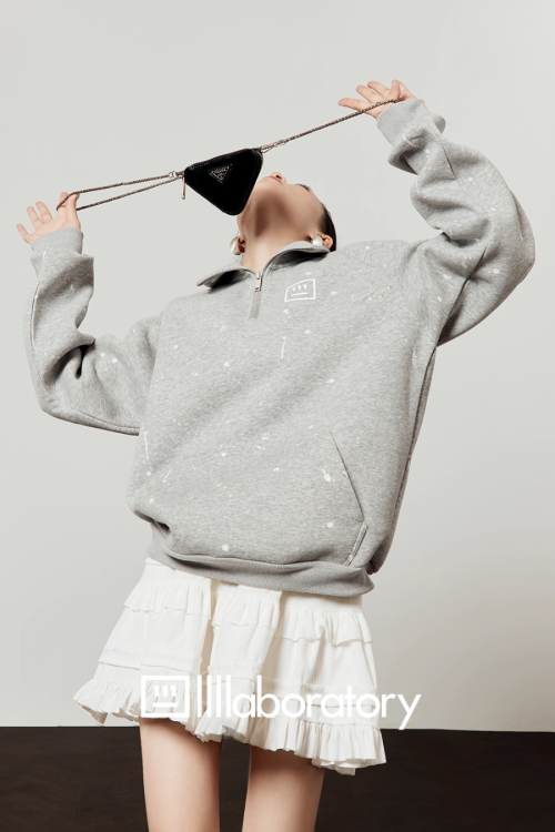 Half-Zip Sweat Top / Lace Mini Skirt