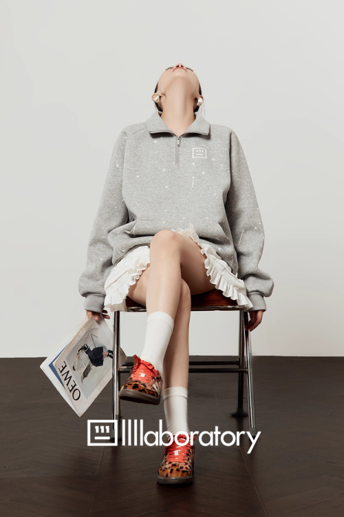 Half-Zip Sweat Top / Lace Mini Skirt